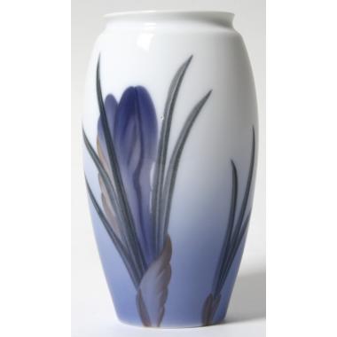 Фарфоровая ваза с цветком