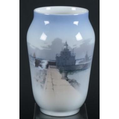 Фарфоровая ваза с прибрежным пейзажем
